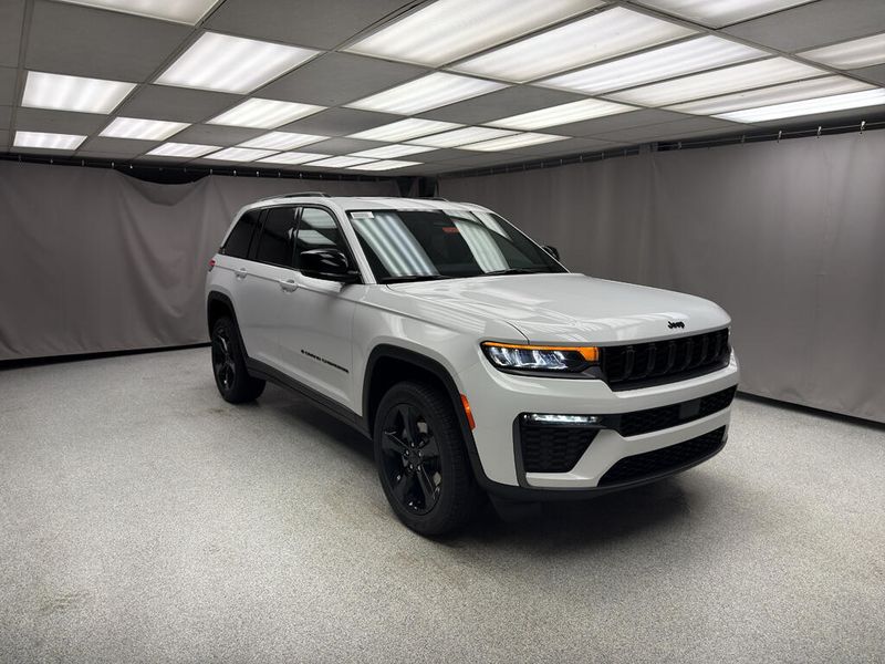 New 2026 Jeep Grand Cherokee Limited 4x4Image 4