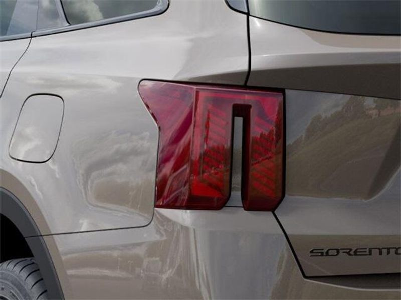 2025 Kia Sorento X-Line SXImage 11