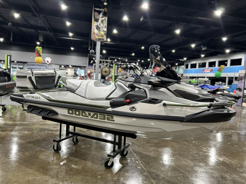 2025 Sea-Doo FISHPRO APEX 300 (SOUND SYSTEM) Image 1