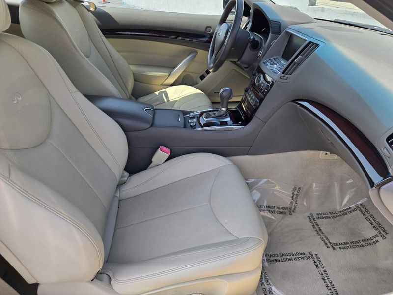 Used 2011 INFINITI G37 2dr Base