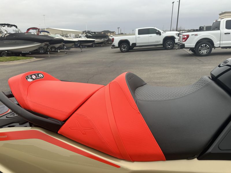 2025 SEADOO RXTX 325 WITH SOUND SYSTEM METALLIC TAN AND LAVA RED Image 9