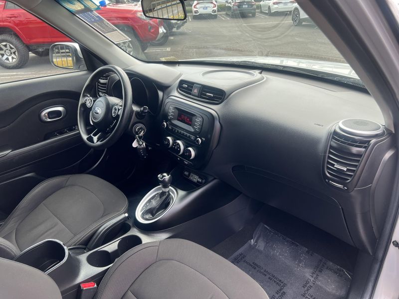 2016 Kia Soul BaseImage 22