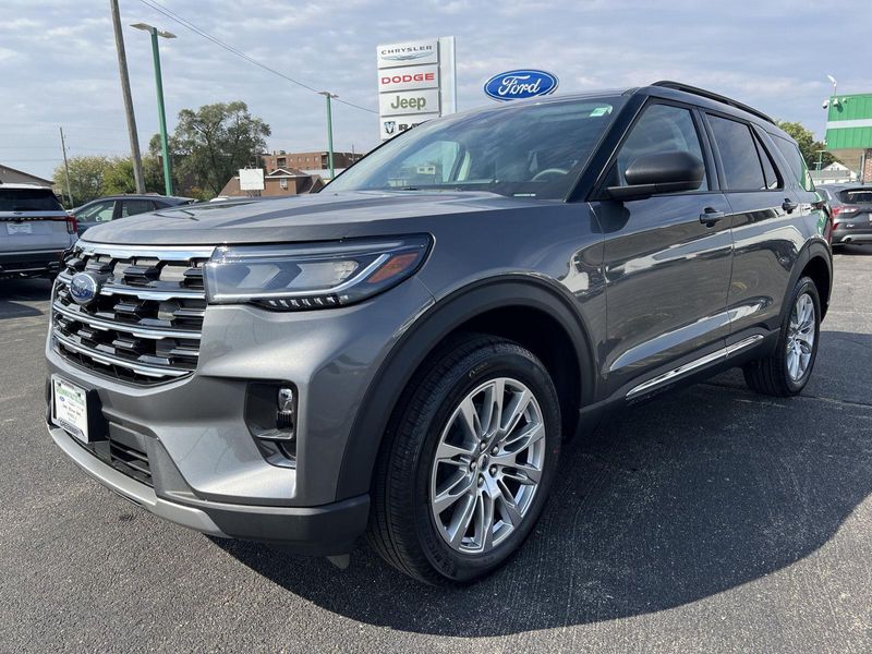 2025 Ford Explorer photo 11