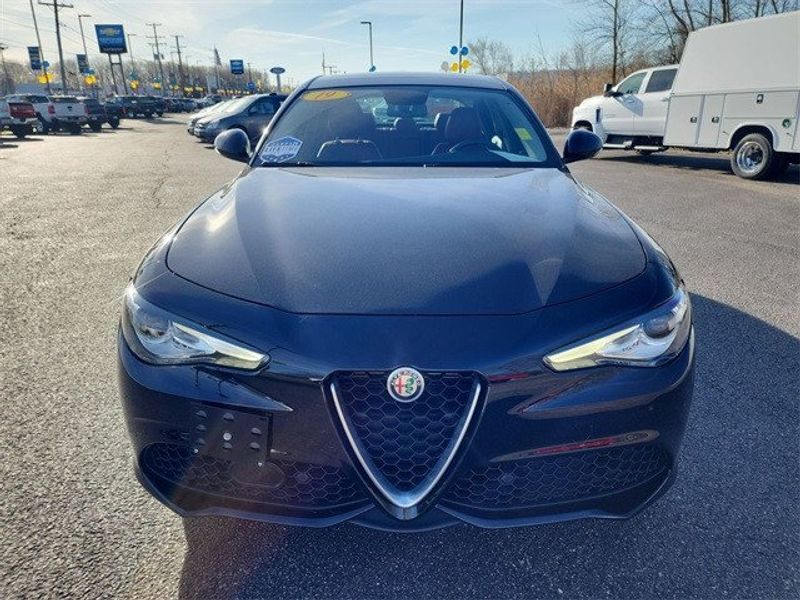 2019 Alfa Romeo Giulia TiImage 8