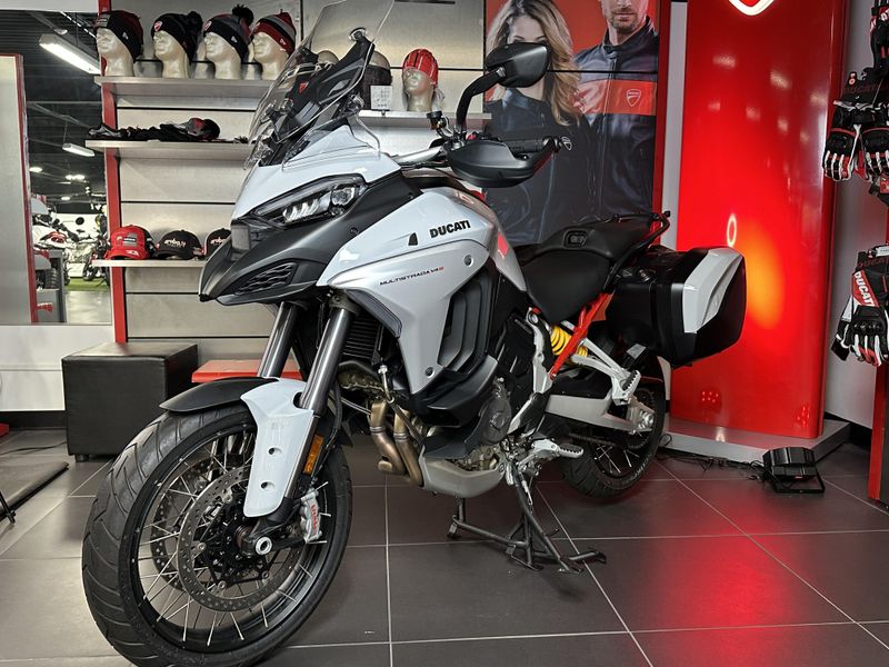 2023 Ducati MULTISTRADA V4S in a ICEBERG WHITE exterior color. Cross Country Cycle 201-288-0900 crosscountrycycle.net 