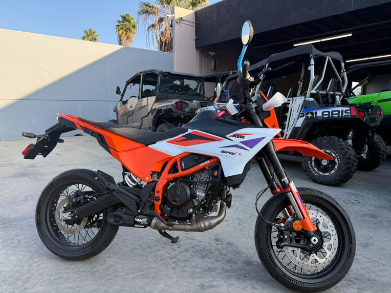 New 2025 KTM 390 SMC R Image 2