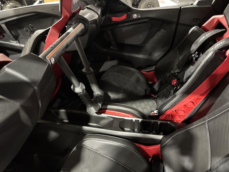 New 2026 Can-Am MAVERICK R MAX X RS WITH SMART-SHOX 999T DCT Image 29