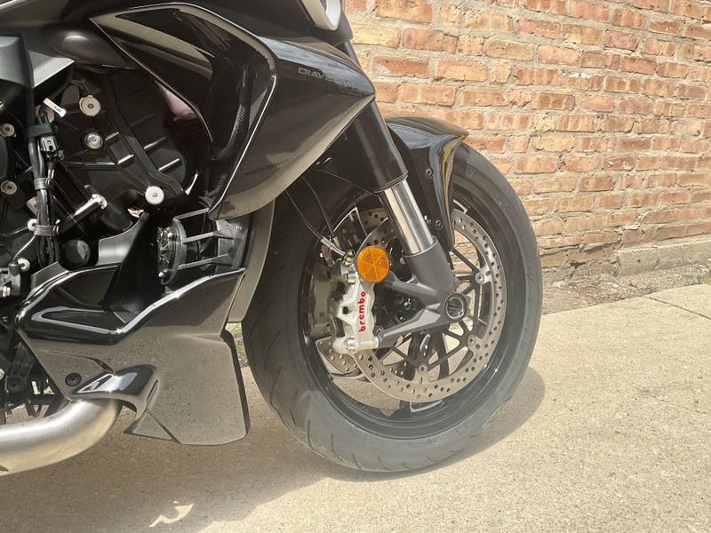 2024 Ducati Diavel V4 in a Black exterior color. Motoworks Chicago 312-738-4269 motoworkschicago.com 