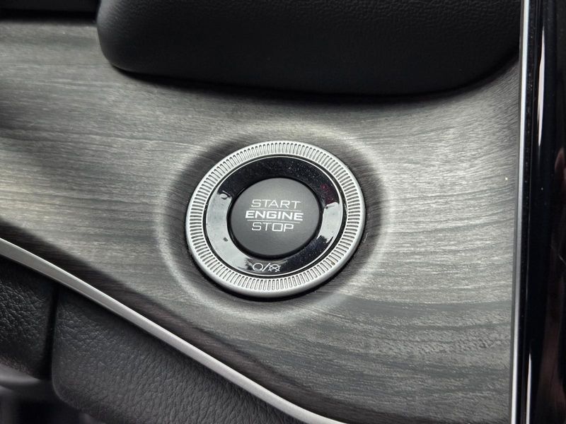 Used 2022 Jeep Grand Cherokee L Limited 4x2