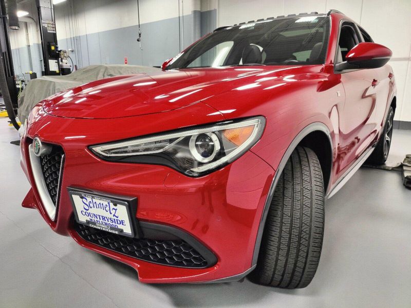 2022 Alfa Romeo Stelvio Ti Premium AWD w/Sunroof/NavImage 12