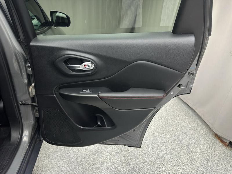 Used 2022 Jeep Cherokee TrailhawkImage 14