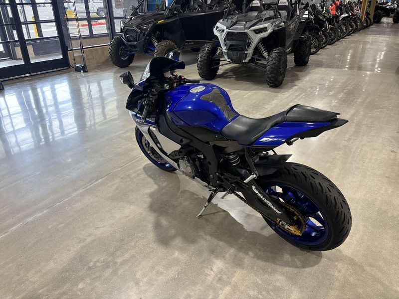 Used 2015 Yamaha YZF-R1 Image 13