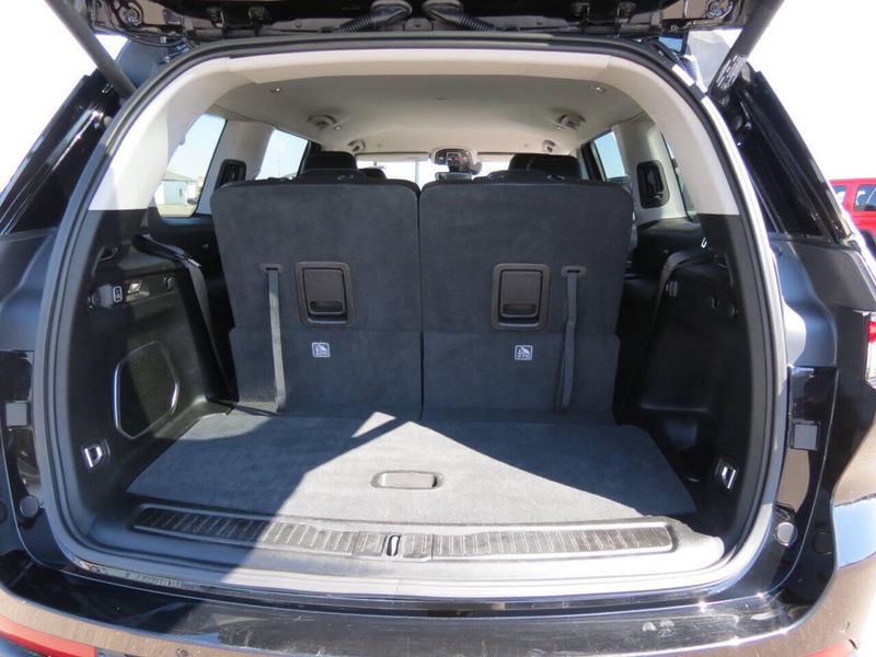 Used 2023 Jeep Grand Cherokee L Limited 4x4 4dr SUVImage 22