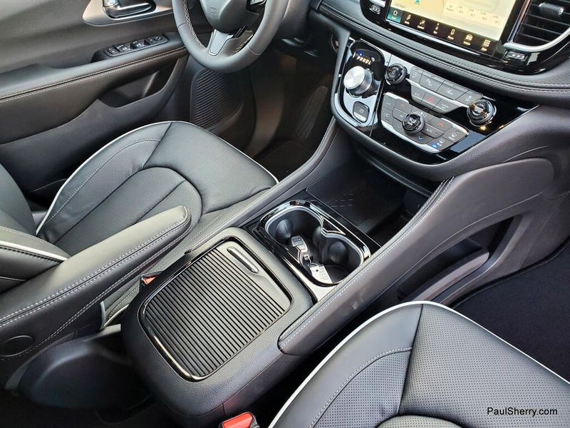 New 2026 Chrysler Pacifica Limited