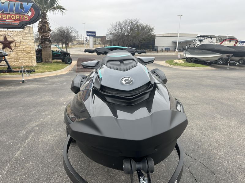 2025 SEADOO GTR 230 WITH SOUND SYSTEM ECLIPSE BLACK AND REEF BLUE Image 9