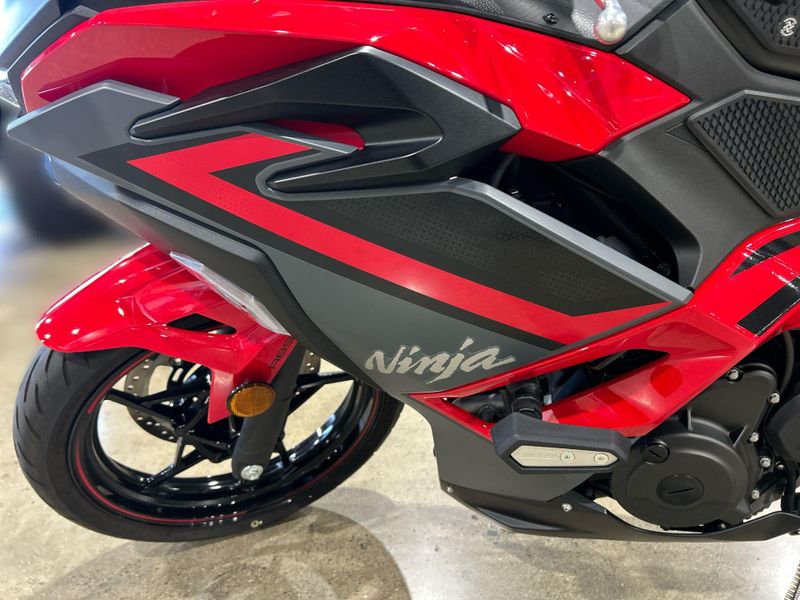 2024 Kawasaki NINJA 500 KRT SE ABS Image 13
