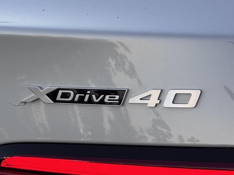 2025 BMW i5 xDrive40Image 13