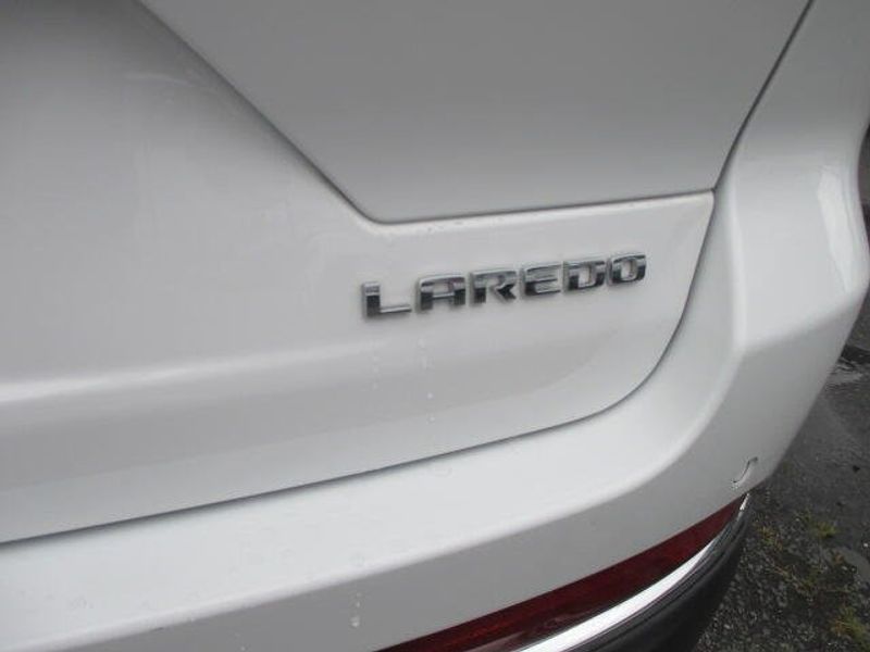Used 2023 Jeep Grand Cherokee LaredoImage 10