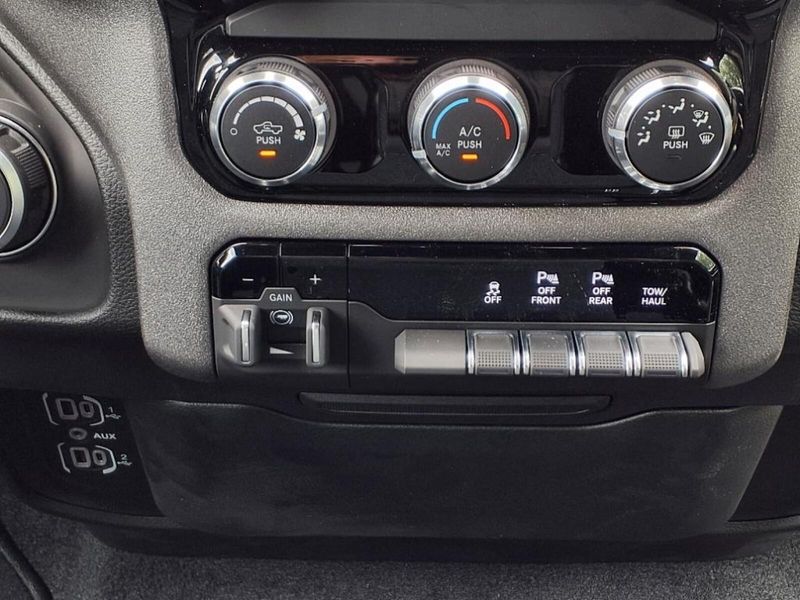 2025 Ram 1500 Tradesman photo 11