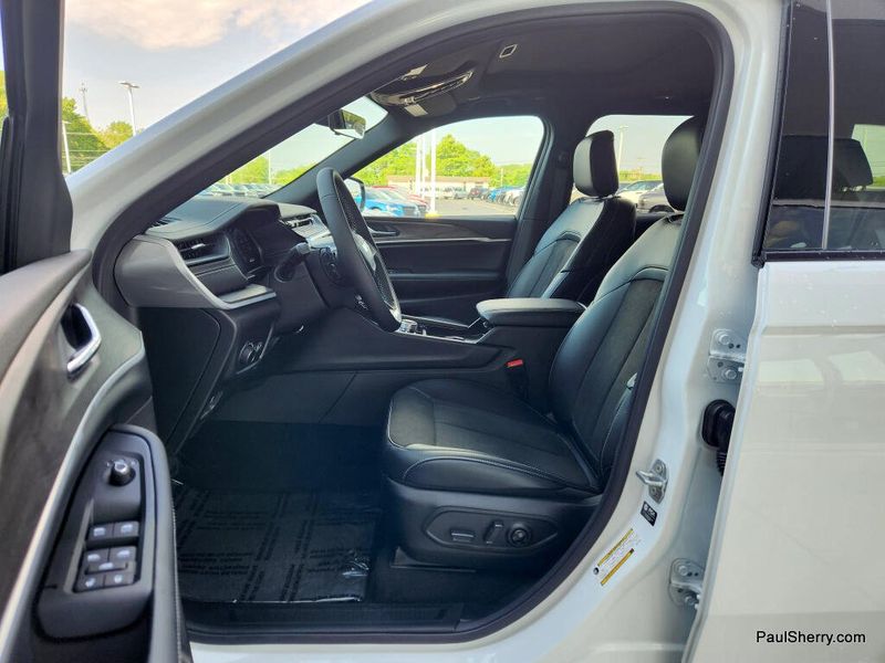 New 2026 Jeep Grand Cherokee L Laredo Altitude 4x4
