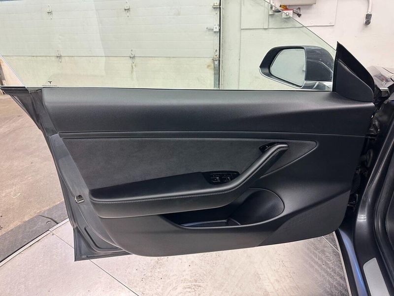 2018 Tesla Model 3 Long RangeImage 18