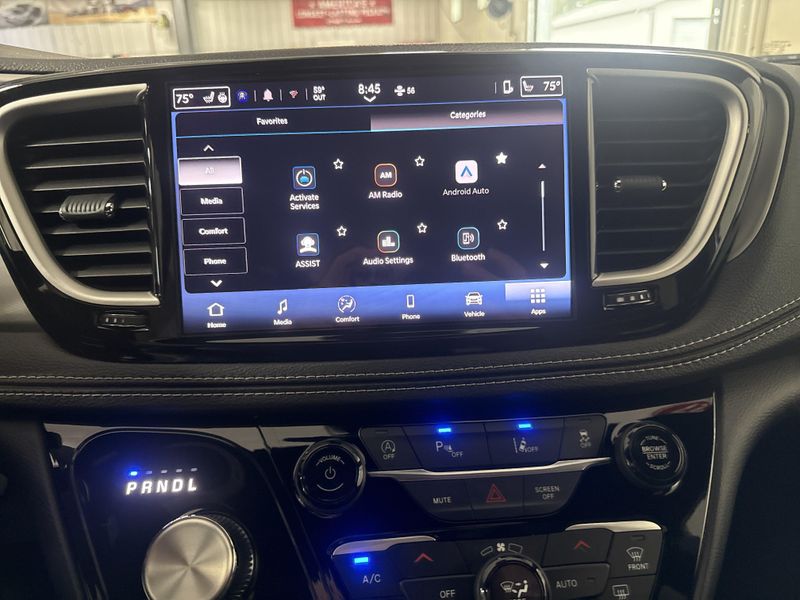 New 2027 Chrysler Pacifica SelectImage 30