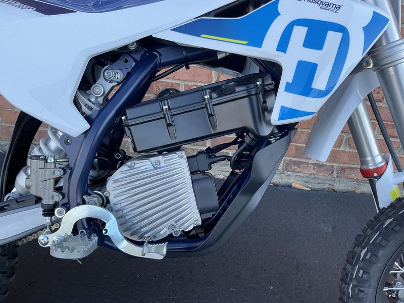 2024 Husqvarna EE 5Image 7