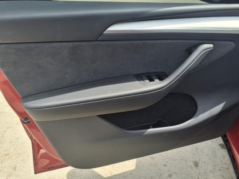 2023 Tesla Model Y Long RangeImage 16