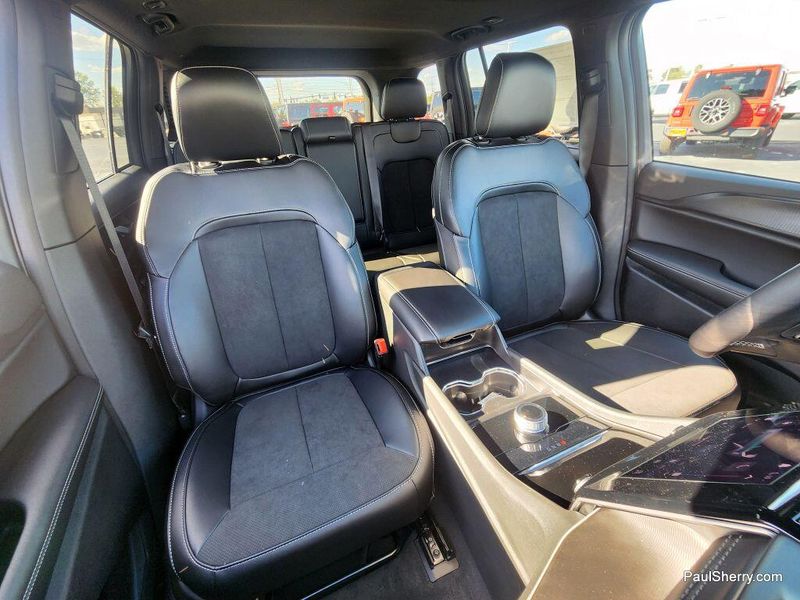 New 2025 Jeep Grand Cherokee Altitude X 4x4