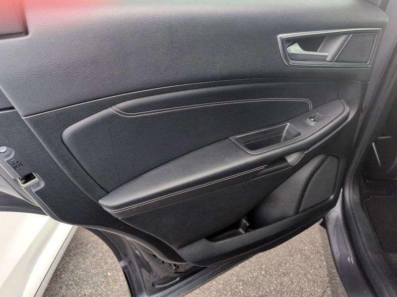 2022 Ford Edge TitaniumImage 32