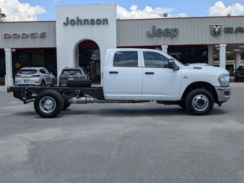 2024 RAM 3500 Tradesman Crew Cab Chassis 4x2 60