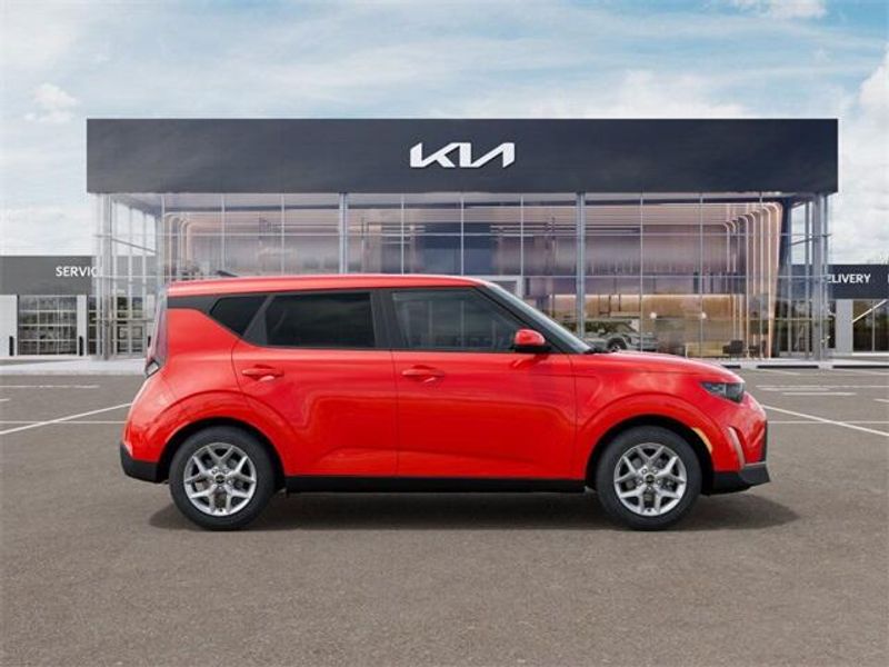 2025 Kia Soul LXImage 7