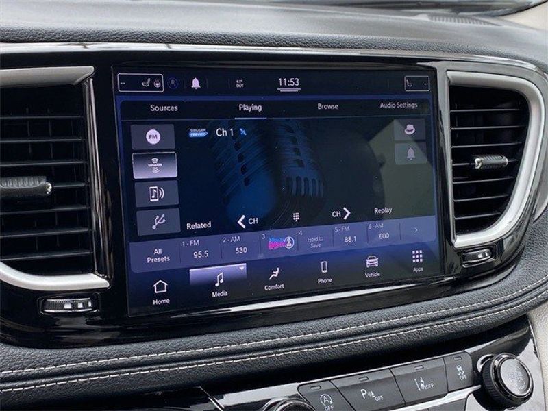2021 Chrysler Pacifica Touring LImage 18