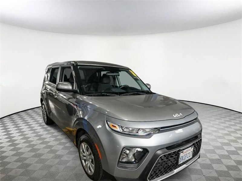 Used 2022 Kia Soul LXImage 2