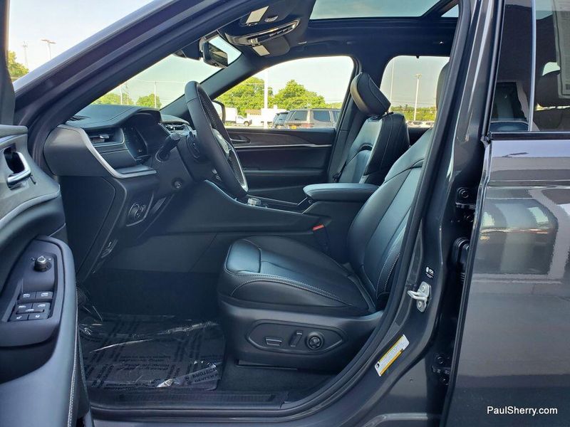 New 2025 Jeep Grand Cherokee Limited 4x4Image 22