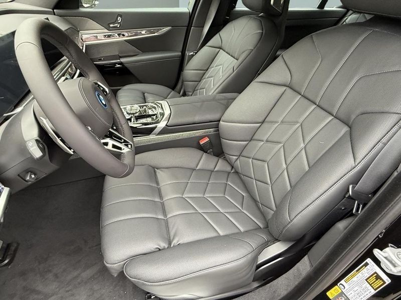 2025 BMW 7 Series 750e xDriveImage 19