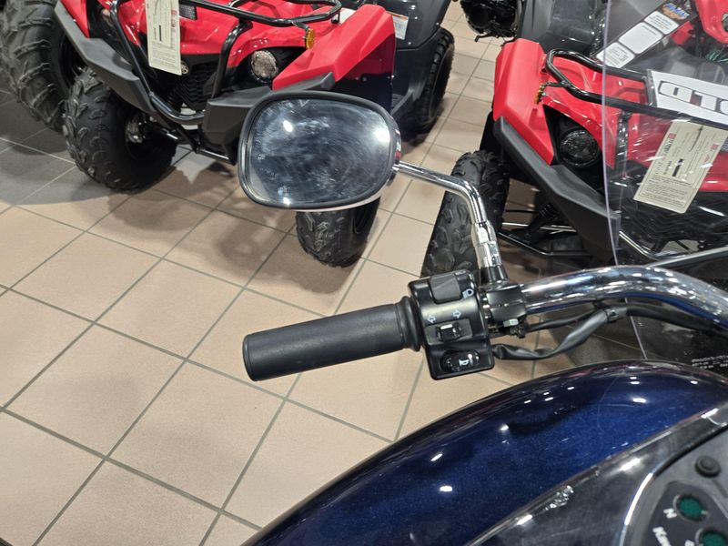 New 2025 Kawasaki VULCAN 900 CLASSIC LT METALLIC GRAPHITE GRAY AND METALLIC CARBON GRAY Image 17