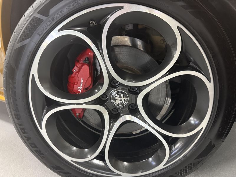 Used 2023 Alfa Romeo Stelvio VeloceImage 29