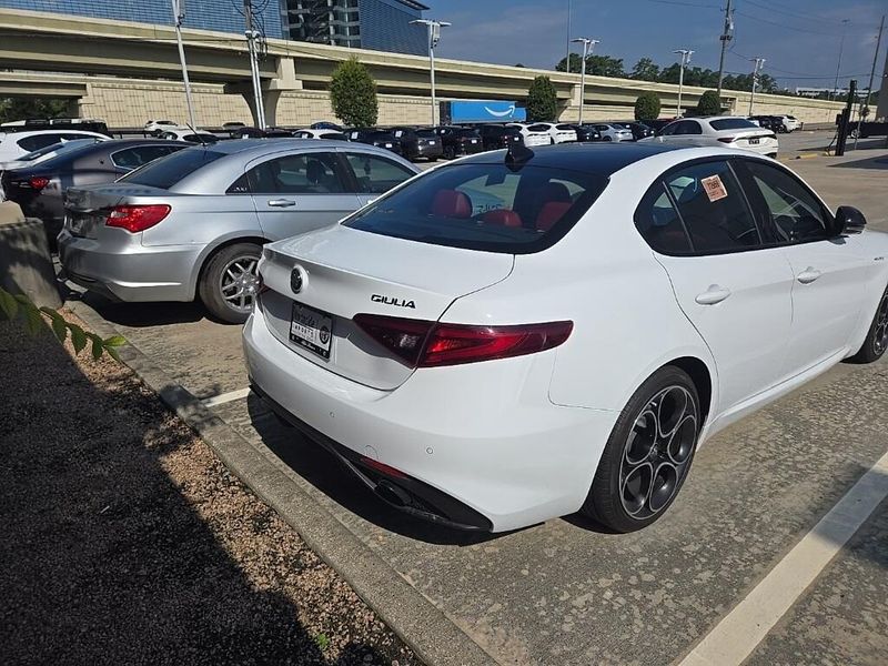 Used 2022 Alfa Romeo Giulia VeloceImage 3