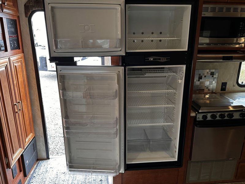 Used 2016 FOX MOUNTAIN 335BHS Image 21