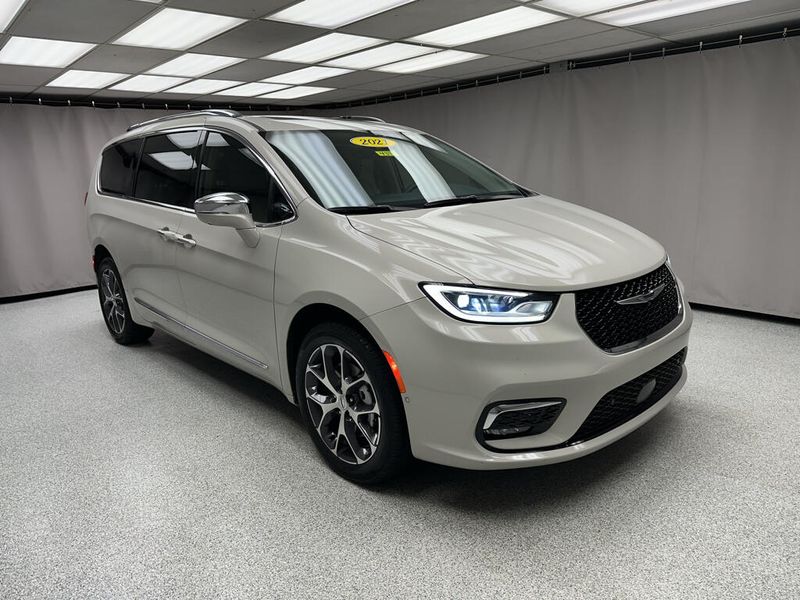 Used 2021 Chrysler Pacifica LimitedImage 16