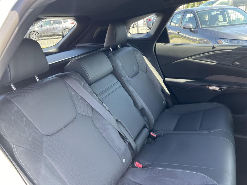 2025 Lexus RX 450h+ LuxuryImage 27
