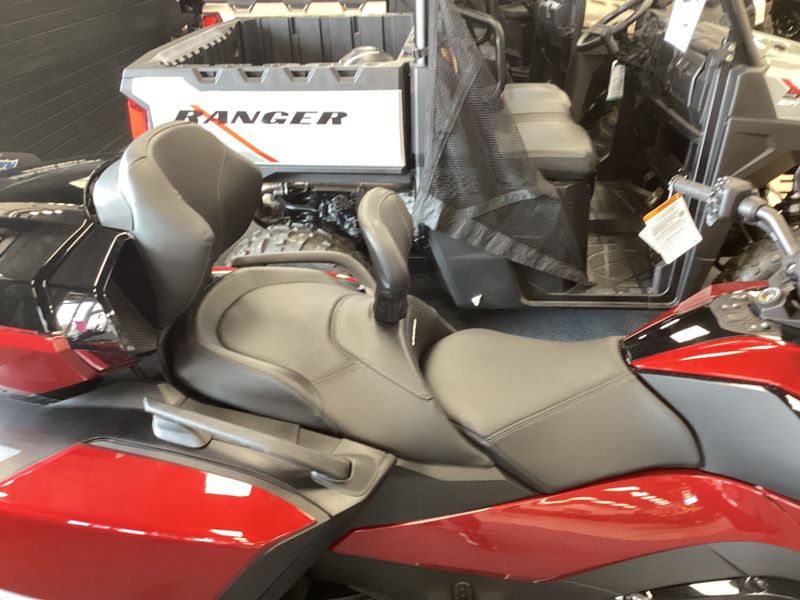 2024 Can-Am SPYDER RT LIMITED DEEP MARSALA METALLIC WITH PLATINUMImage 14