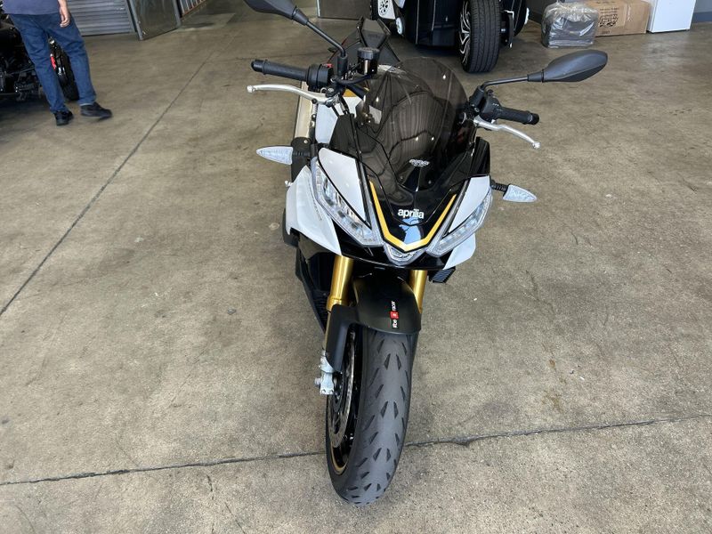 Used 2024 Aprilia TUONO V4 FACTORY 1100 Image 23