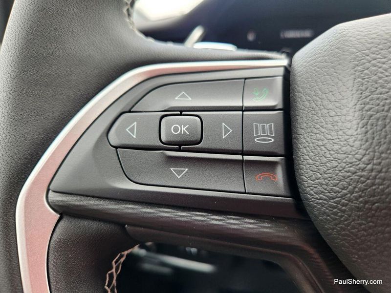 New 2025 Jeep Grand Cherokee Laredo 4x2Image 32