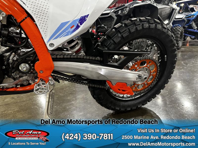 2024 KTM 500 EXC-F SIX DAYS  in a WHITE/ORANGE exterior color. Del Amo Motorsports of Redondo Beach (424) 304-1660 delamomotorsports.com 