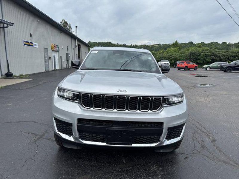 New 2025 Jeep Grand Cherokee L Laredo X 4x4Image 3