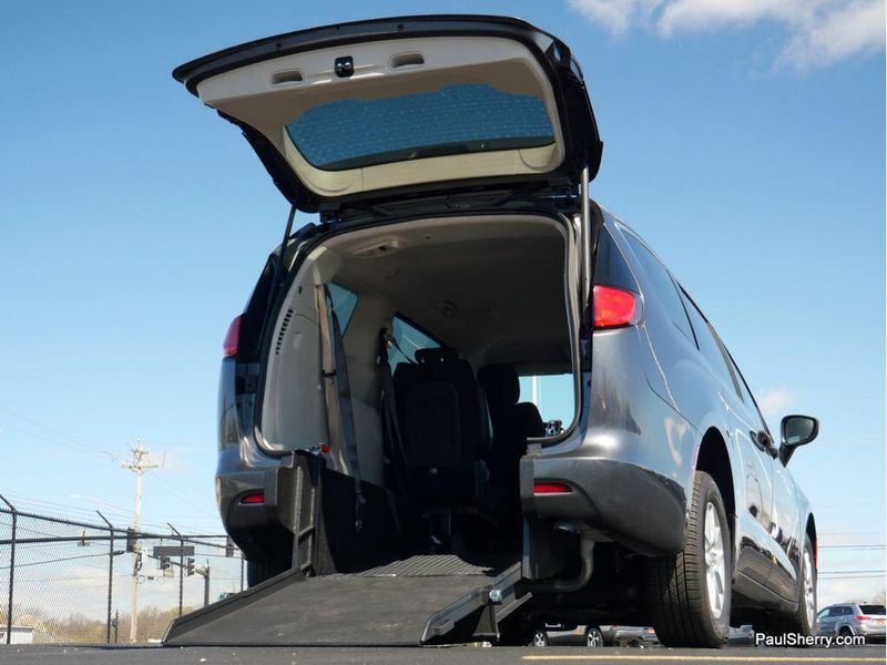 2022 Chrysler Voyager LXImage 10
