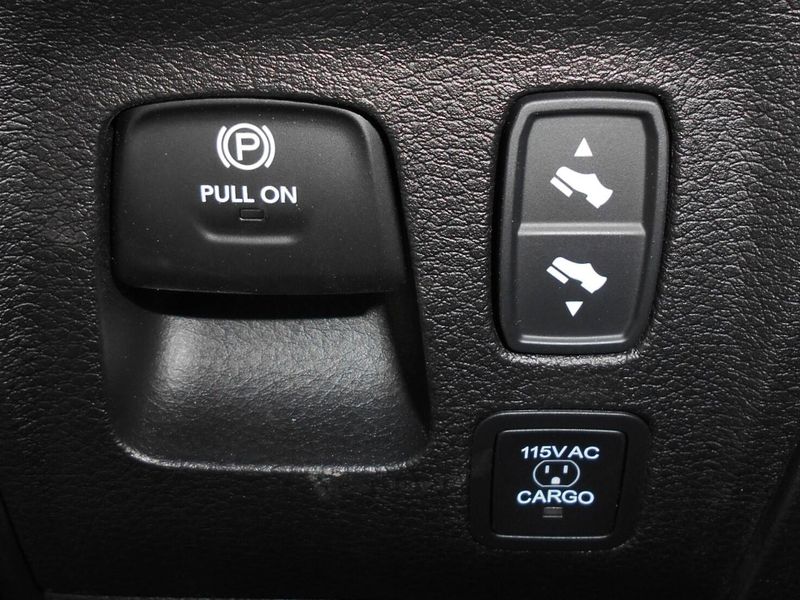 2025 RAM 1500 Big Horn Crew Cab 4x4 5