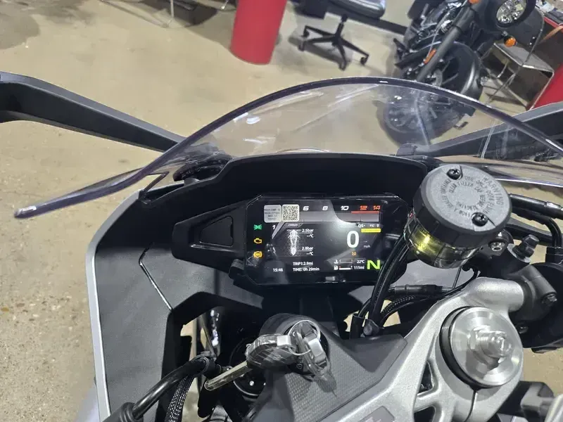 2025 CFMOTO 675SS NEBULA BLACK Image 3